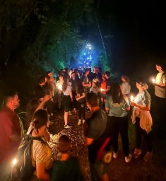 Caminhada luminosa em São José do Maratá